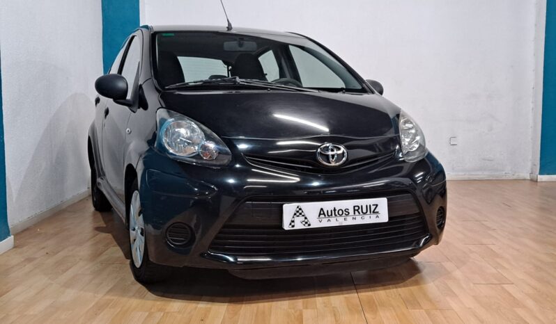 
								TOYOTA AYGO 1.0 LIVE completo									