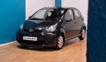 
										TOYOTA AYGO 1.0 LIVE completo									