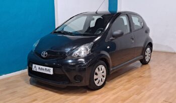 
										TOYOTA AYGO 1.0 LIVE completo									