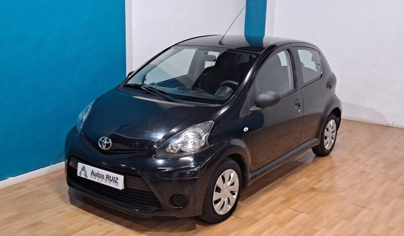 
								TOYOTA AYGO 1.0 LIVE completo									