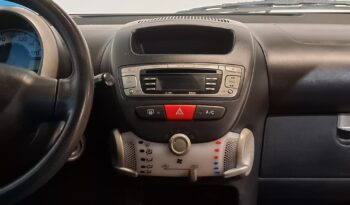 
										TOYOTA AYGO 1.0 LIVE completo									