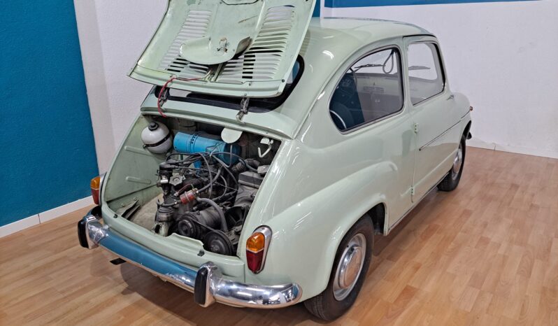 
								SEAT 600 D completo									