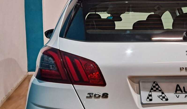 
								PEUGEOT 308 1.2 ACTIVE completo									