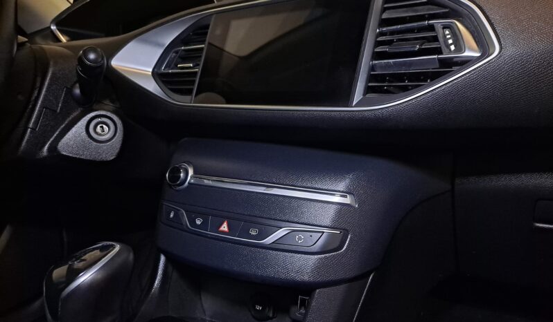 
								PEUGEOT 308 1.2 ACTIVE completo									
