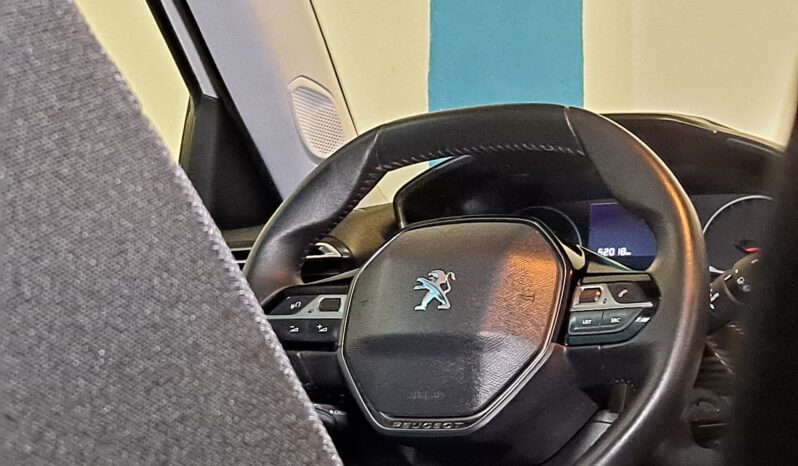 
								PEUGEOT 2008 1.2 ACTIVE completo									