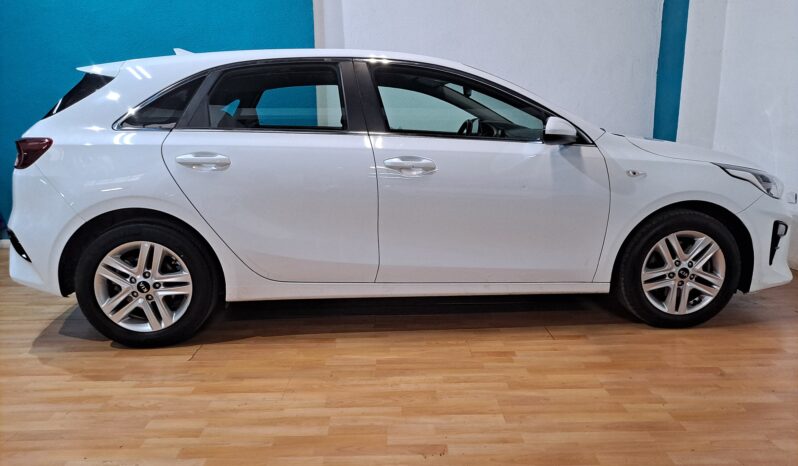 
								KIA CEED 1.0 T-GDI DRIVE completo									