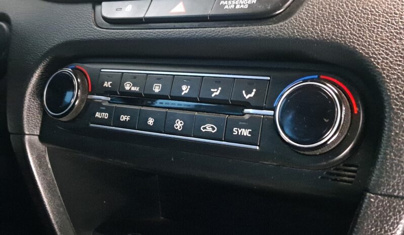 
								KIA RIO 1.2 CONCEPT completo									