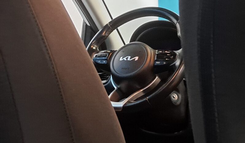 
								KIA STONIC 1.2 DPI CONCEPT completo									