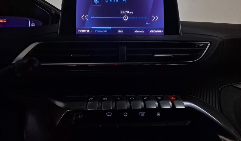 
								PEUGEOT 3008 1.5 ACTIVE PACK completo									