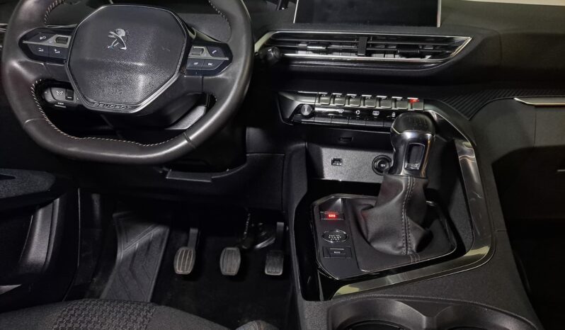 
								PEUGEOT 3008 1.2 ALLURE completo									