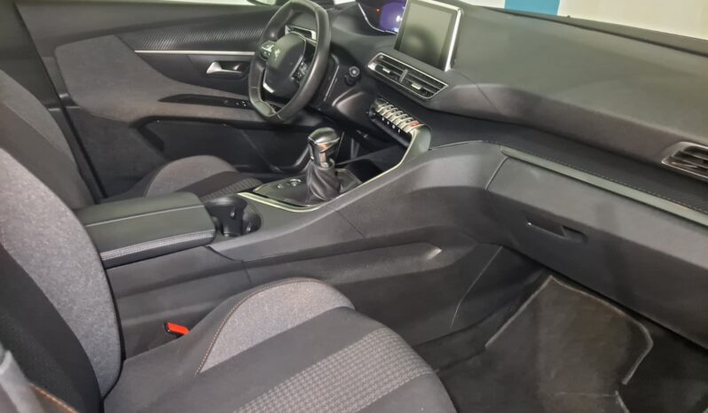 
								PEUGEOT 3008 1.5 ACTIVE PACK completo									