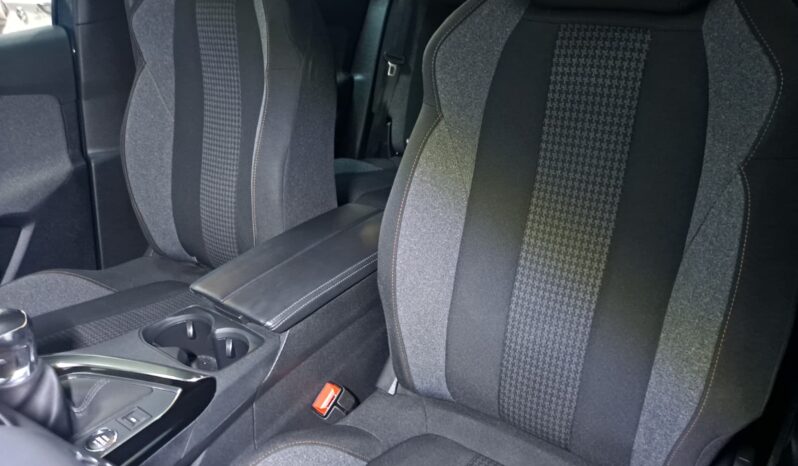 
								PEUGEOT 3008 1.5 ACTIVE PACK completo									