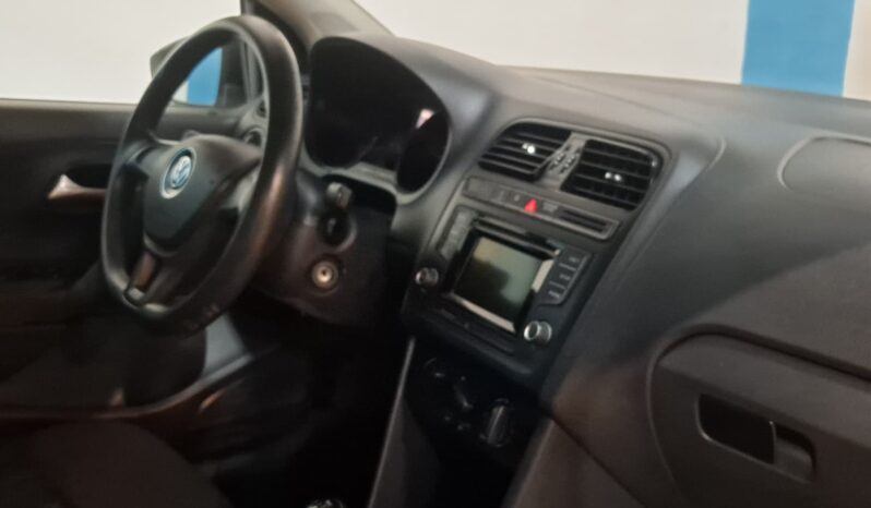
								VOLKSWAGEN POLO 1.4 TDI BLUEMOTION completo									