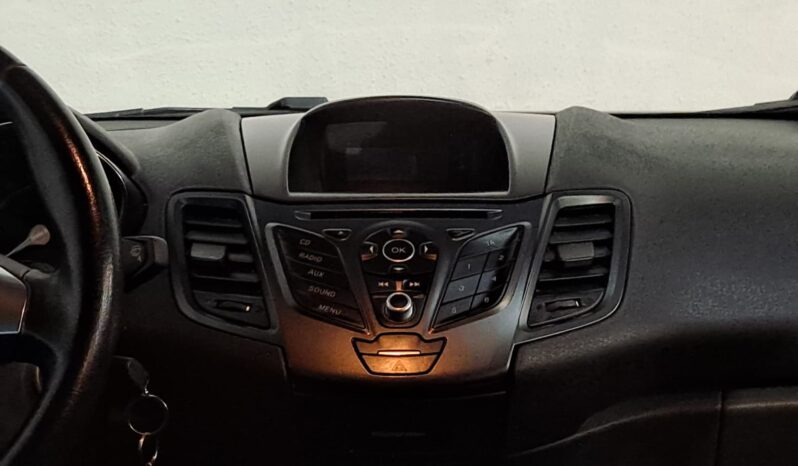 
								FORD FIESTA 1.2 TREND completo									