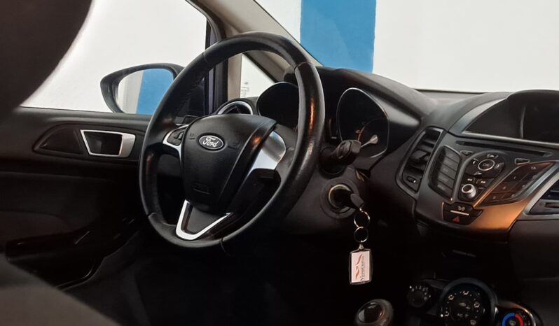 
								FORD FIESTA 1.2 TREND completo									