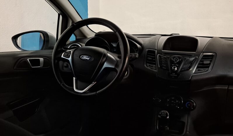 
								FORD FIESTA 1.2 TREND completo									