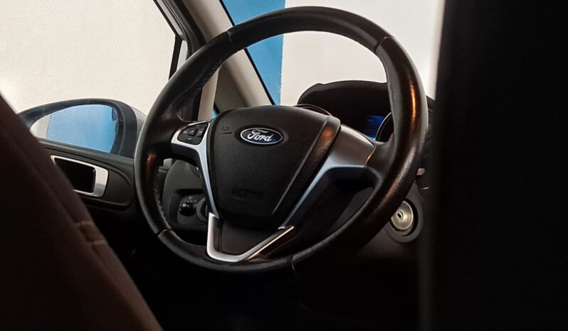 
								FORD FIESTA 1.2 TREND completo									