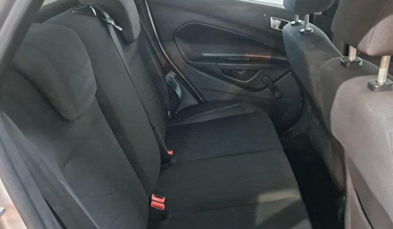 
								FORD FIESTA 1.2 TREND completo									