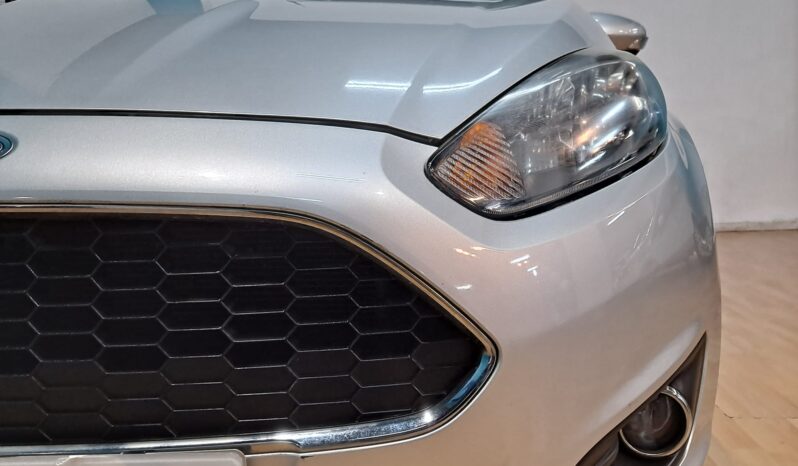 
								FORD FIESTA 1.2 TREND completo									