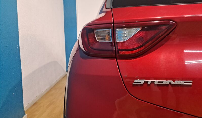 
								KIA STONIC 1.2 DPI CONCEPT completo									