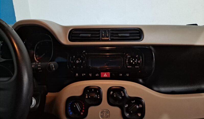 
								FIAT PANDA 1.2 LOUNGE completo									