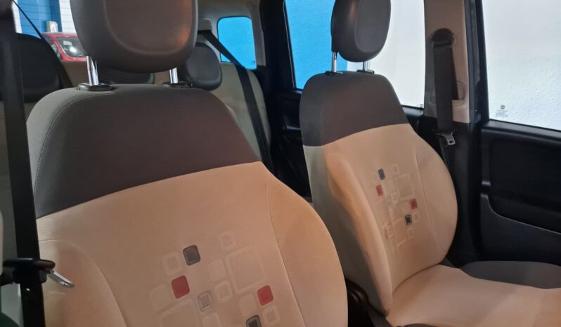 
								FIAT PANDA 1.2 LOUNGE completo									