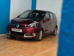 
										RENAULT MEGANE 1.2 SCENIC completo									