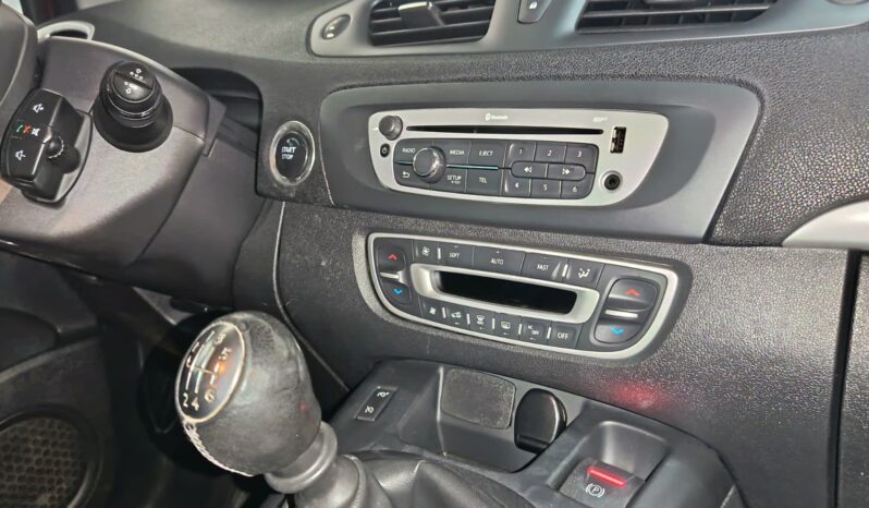 
								RENAULT MEGANE 1.2 SCENIC completo									