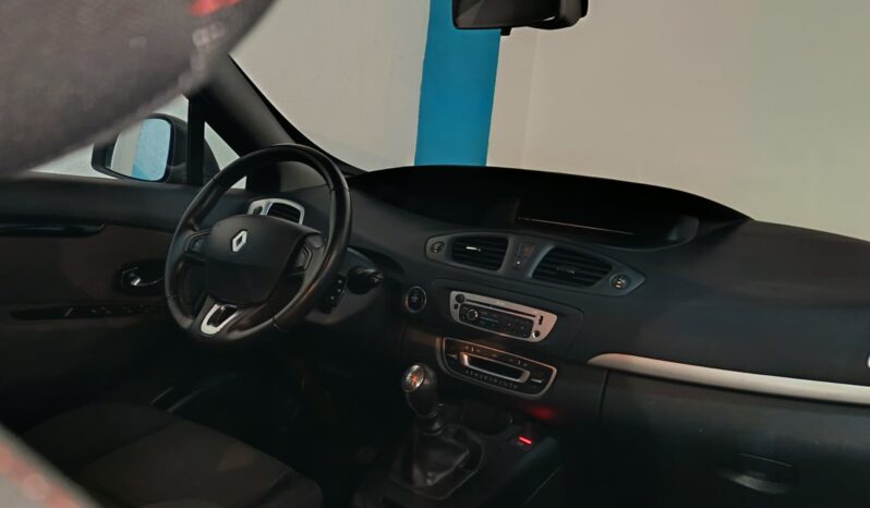 
								RENAULT MEGANE 1.2 SCENIC completo									