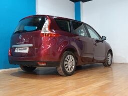 
										RENAULT MEGANE 1.2 SCENIC completo									