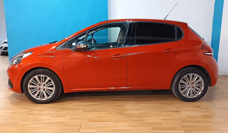 
								PEUGEOT 208 1.2 ACTIVE completo									