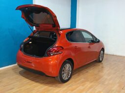 
										PEUGEOT 208 1.2 ACTIVE completo									