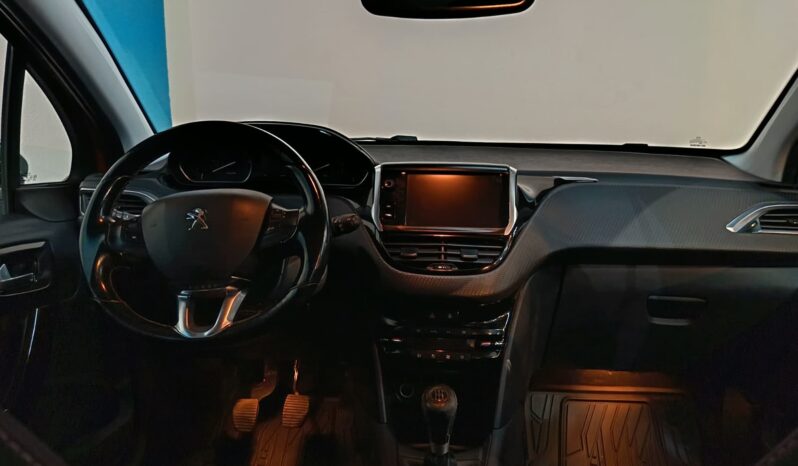 
								PEUGEOT 208 1.2 ACTIVE completo									