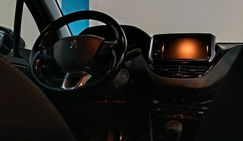 
								PEUGEOT 208 1.2 ACTIVE completo									