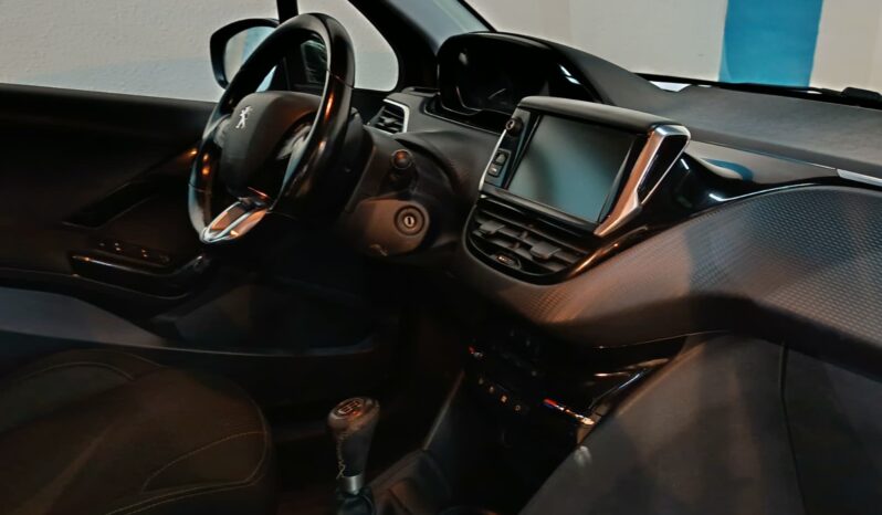 
								PEUGEOT 208 1.2 ACTIVE completo									