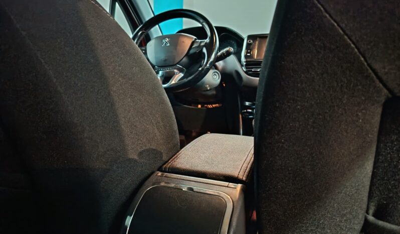 
								PEUGEOT 208 1.2 ACTIVE completo									