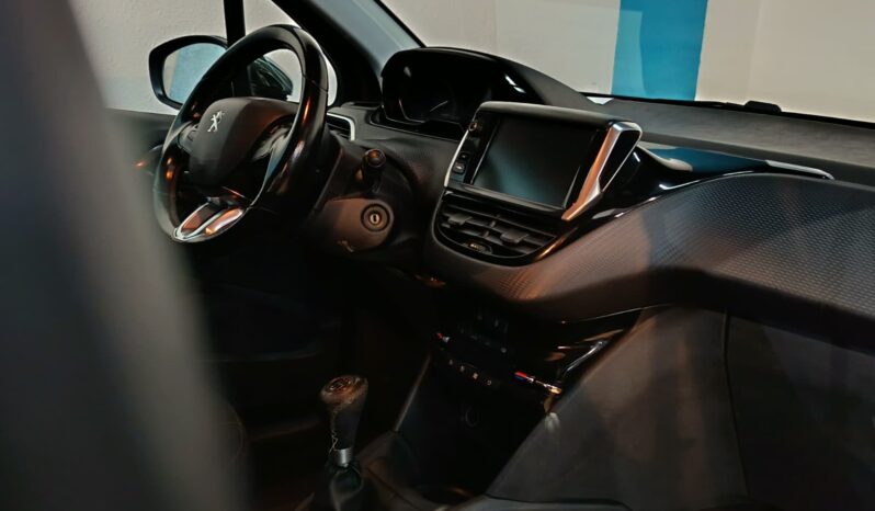 
								PEUGEOT 208 1.2 ACTIVE completo									