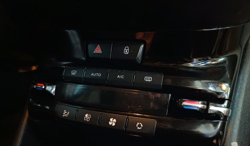 
								PEUGEOT 208 1.2 ACTIVE completo									