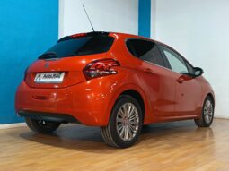 
										PEUGEOT 208 1.2 ACTIVE completo									