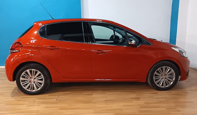 
								PEUGEOT 208 1.2 ACTIVE completo									