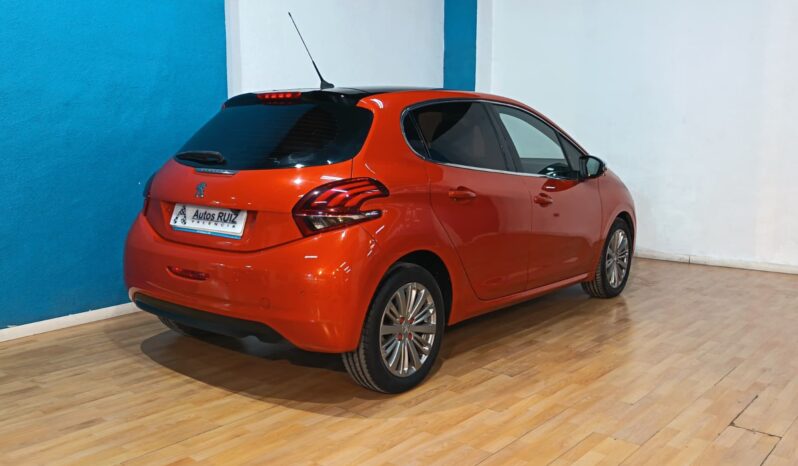 
								PEUGEOT 208 1.2 ACTIVE completo									