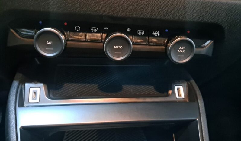 
								CITROEN C4 1.2 BLUEHDI completo									