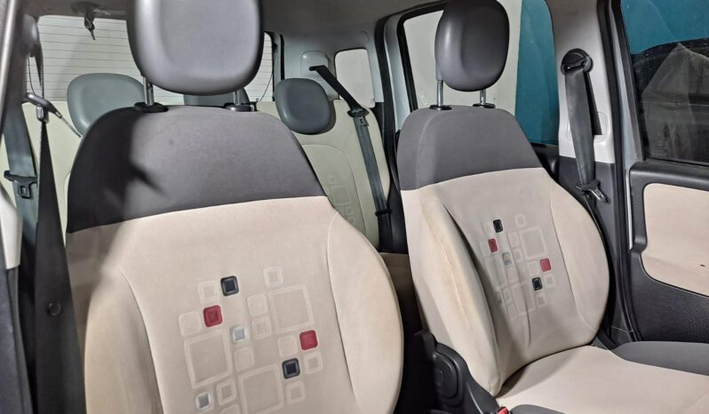 
								FIAT PANDA 1.2 LOUNGE completo									