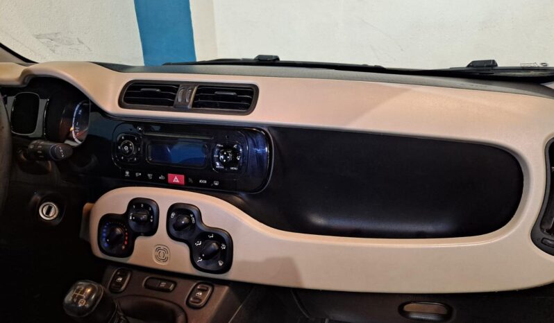 
								FIAT PANDA 1.2 LOUNGE completo									