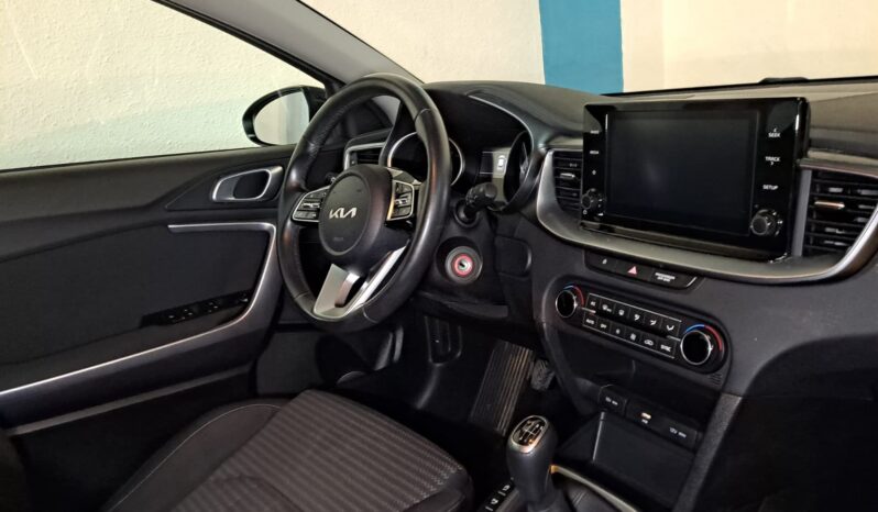 
								KIA XCEED 1.0 T-GDI DRIVE completo									