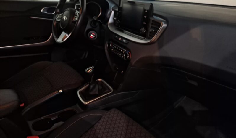 
								KIA XCEED 1.0 T-GDI DRIVE completo									