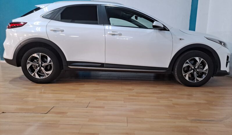 
								KIA XCEED 1.0 T-GDI DRIVE completo									