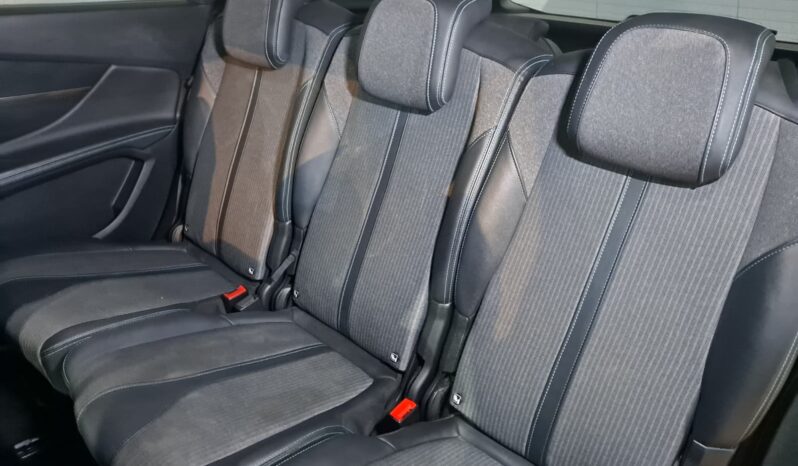 
								PEUGEOT 5008 1.2 S&S ALLURE completo									