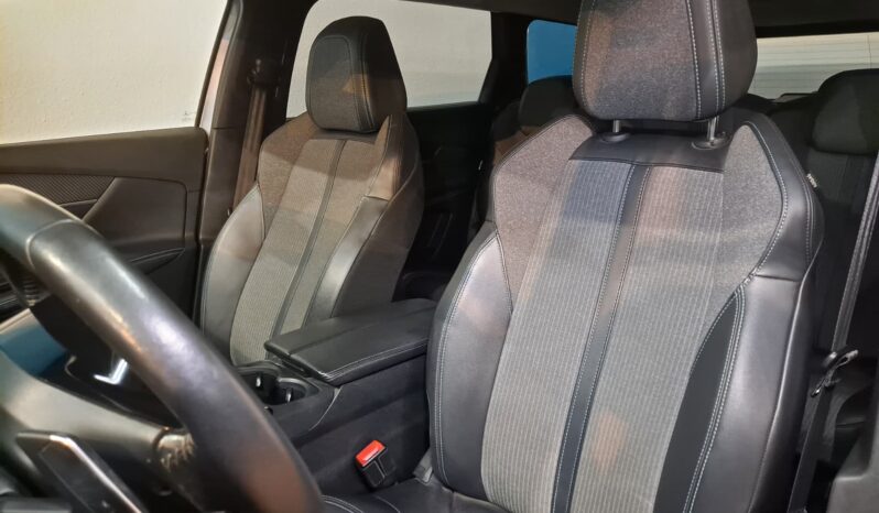 
								PEUGEOT 5008 1.2 S&S ALLURE completo									
