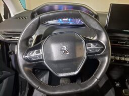 
										PEUGEOT 5008 1.2 S&S ALLURE completo									